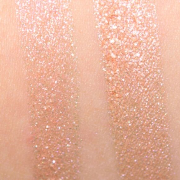 MAC Dazzleshadow EXTREME in Yes to Sequins (Light Gold with Pink Pearl) - Picture 5 of 16